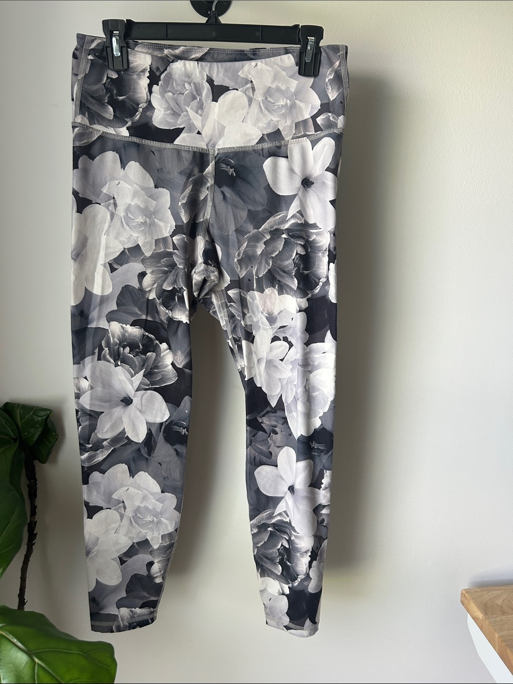 Black & White Floral Active Leggings